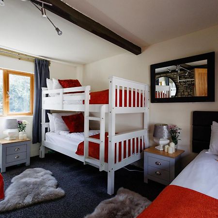 ブリストル The West Barn Near Bath, Sleeps 24 And 2 Hot Tubsヴィラ エクステリア 写真