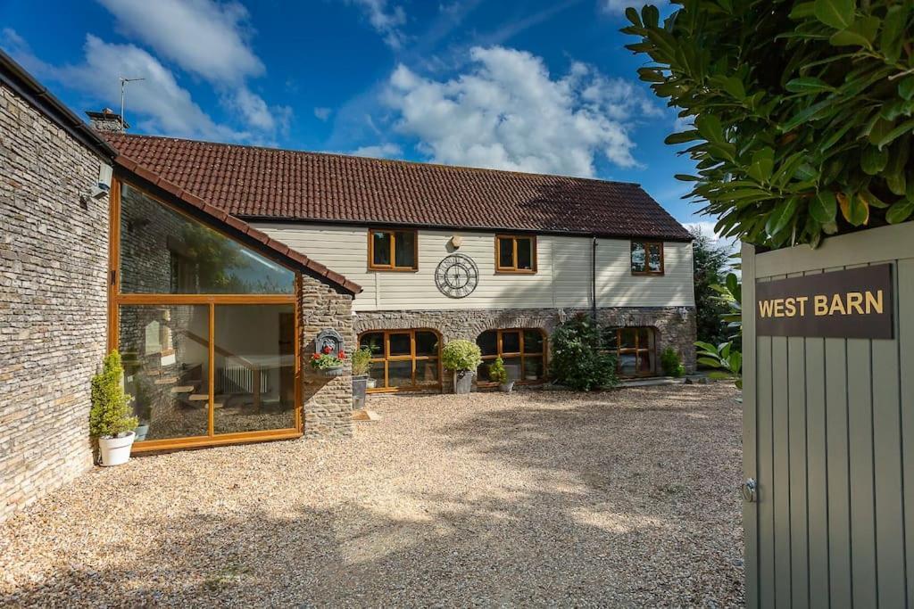 ブリストル The West Barn Near Bath, Sleeps 24 And 2 Hot Tubsヴィラ エクステリア 写真