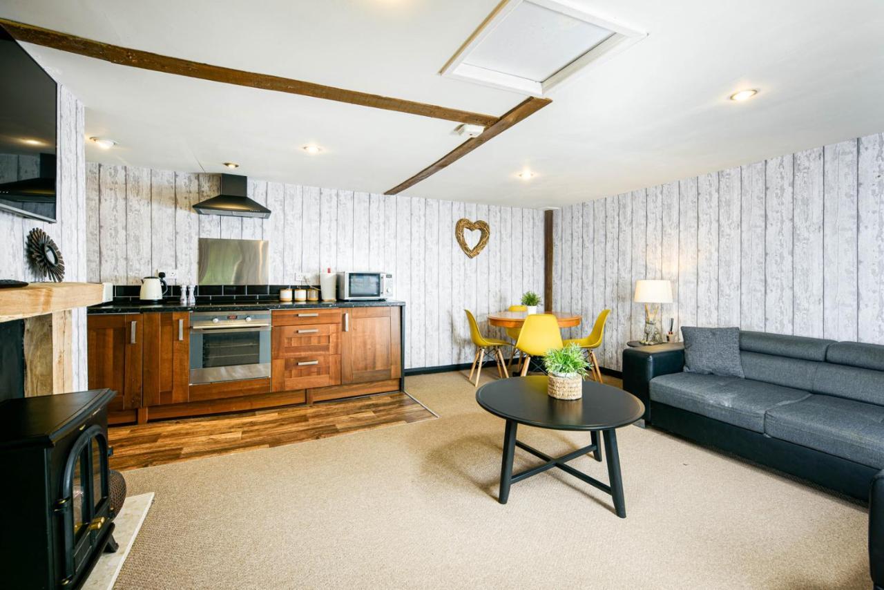 ブリストル The West Barn Near Bath, Sleeps 24 And 2 Hot Tubsヴィラ エクステリア 写真