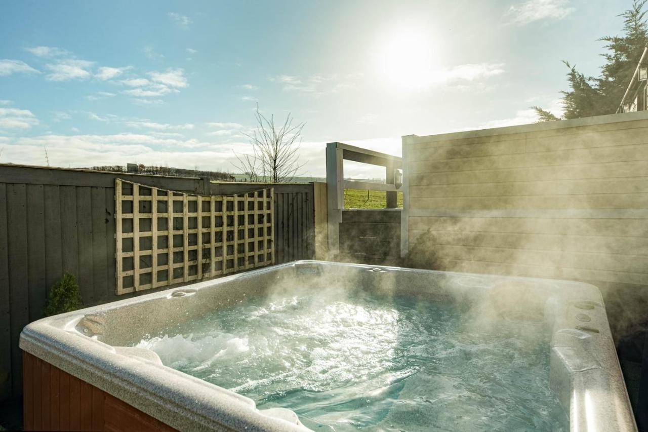 ブリストル The West Barn Near Bath, Sleeps 24 And 2 Hot Tubsヴィラ エクステリア 写真
