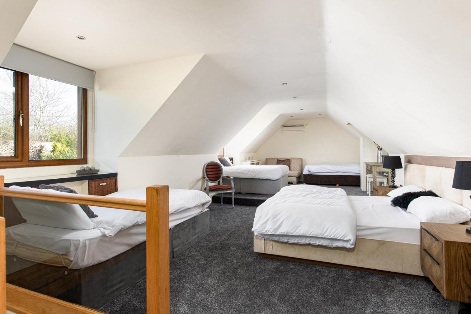 ブリストル The West Barn Near Bath, Sleeps 24 And 2 Hot Tubsヴィラ エクステリア 写真