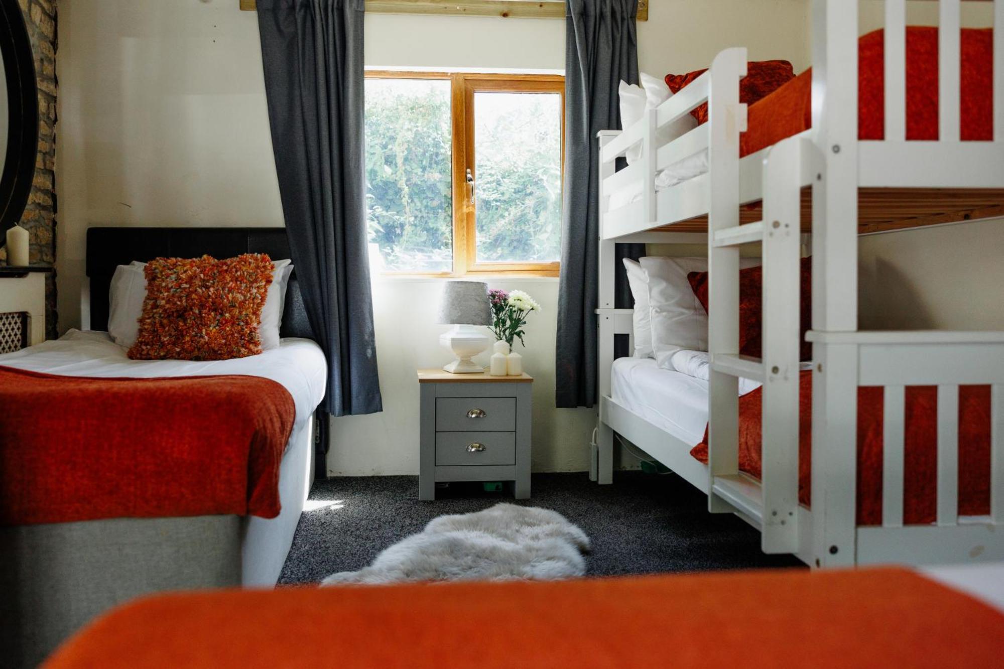 ブリストル The West Barn Near Bath, Sleeps 24 And 2 Hot Tubsヴィラ エクステリア 写真