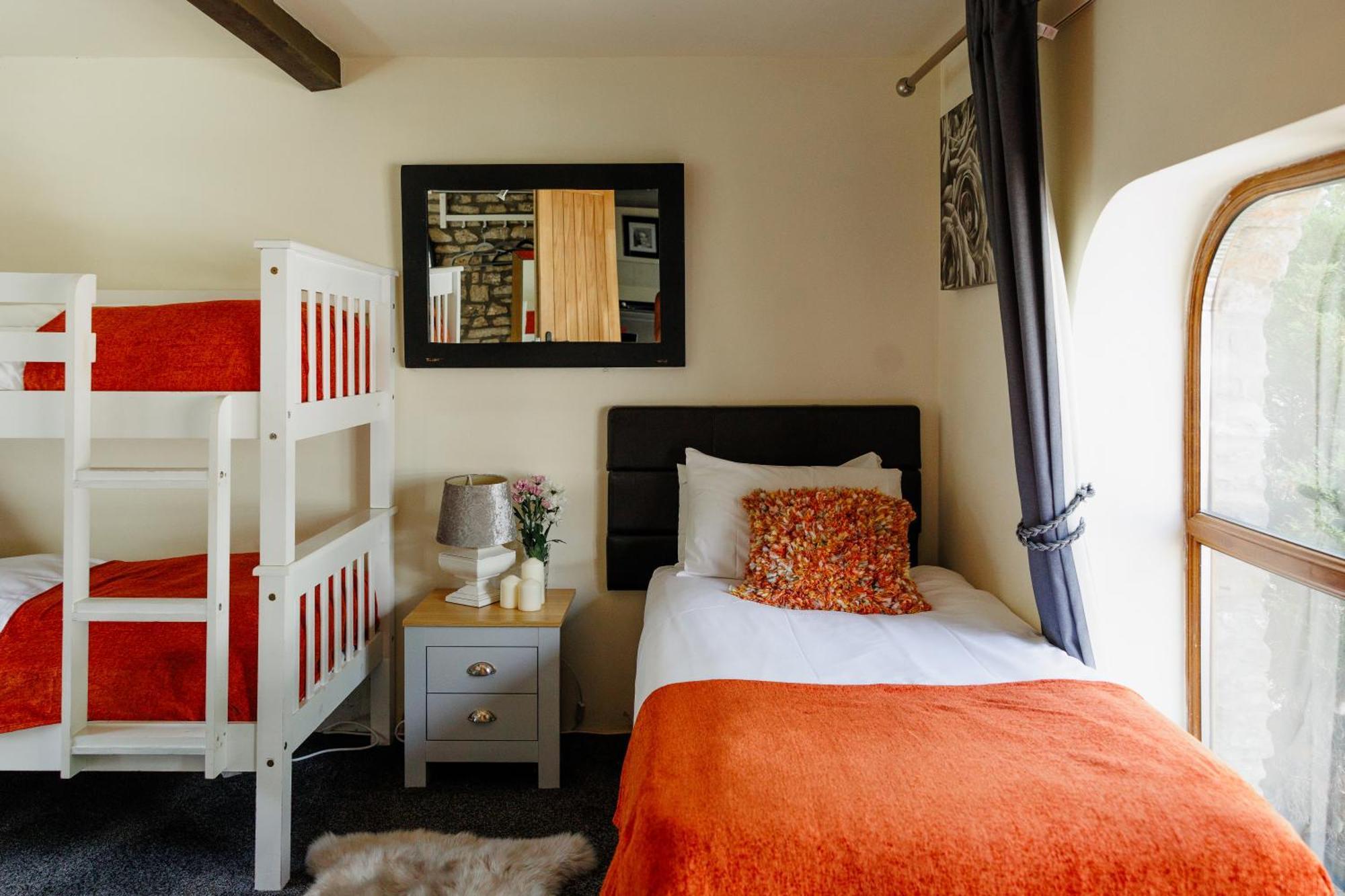 ブリストル The West Barn Near Bath, Sleeps 24 And 2 Hot Tubsヴィラ エクステリア 写真