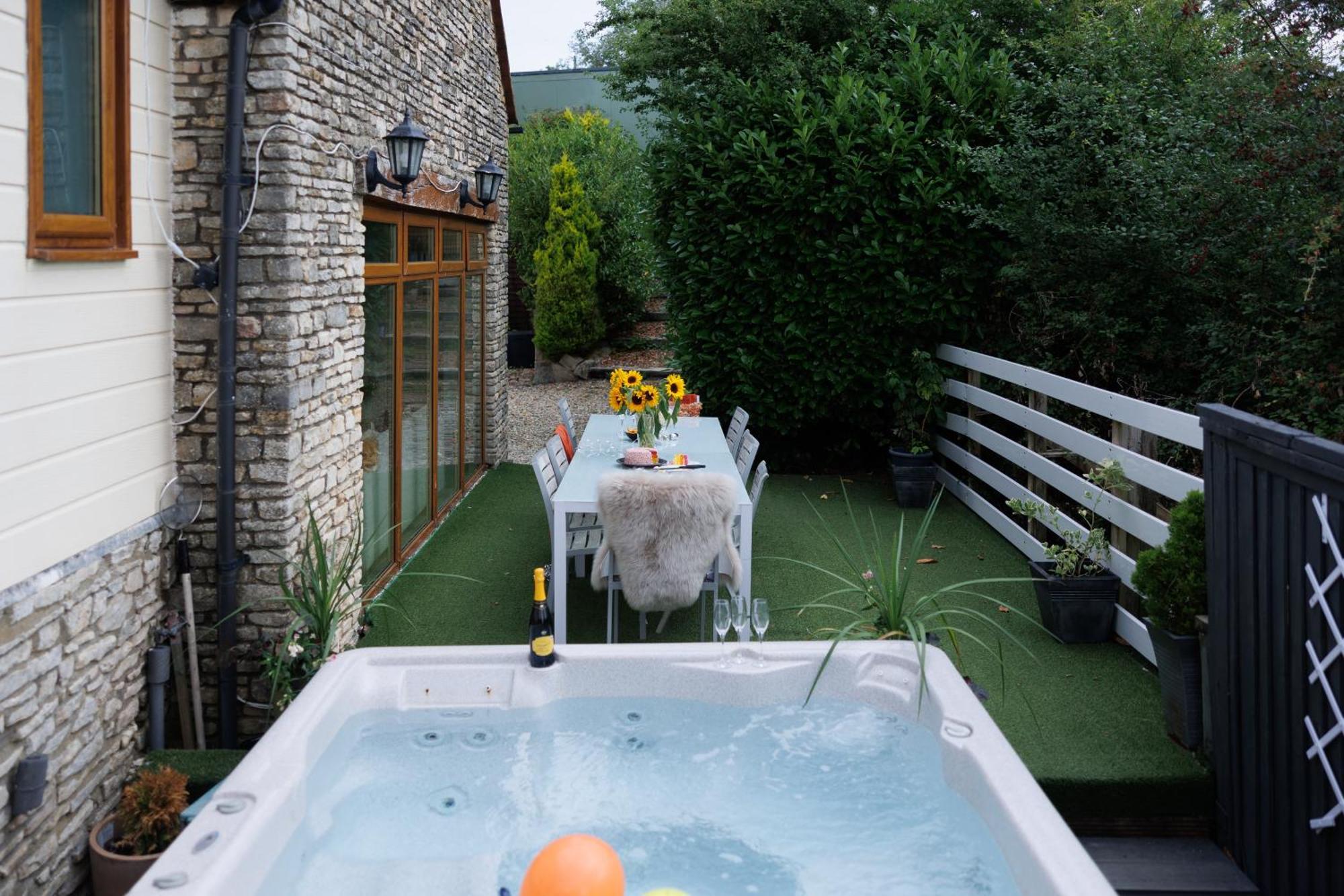 ブリストル The West Barn Near Bath, Sleeps 24 And 2 Hot Tubsヴィラ エクステリア 写真